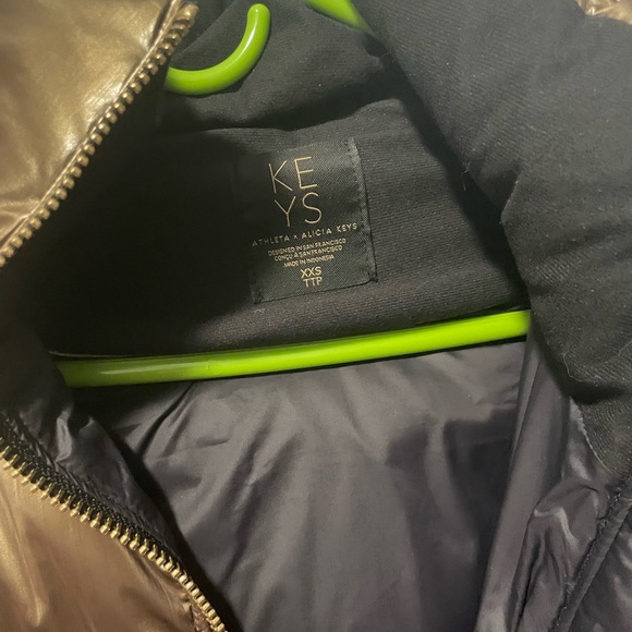 NWT very oversized Athletes Alicia Keyes gold puffy - Picture 5 of 11